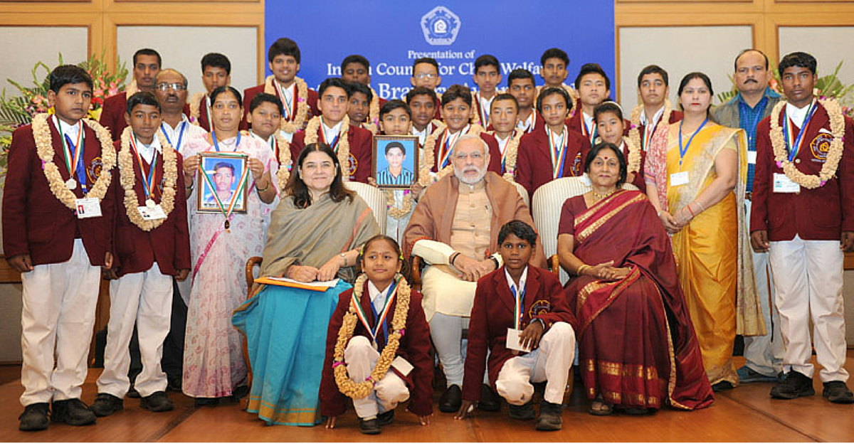 PM Manmohan Singh with Bravery Award recipients
